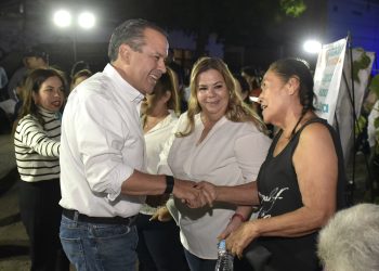 Acerca Toño Astiazarán servicios municipales a vecinos de la Olivares a través de Miércoles En Tu Colonia.