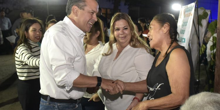 Acerca Toño Astiazarán servicios municipales a vecinos de la Olivares a través de Miércoles En Tu Colonia.