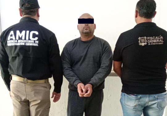 Ejecutan orden de aprehensión a Manuel “N”, alias “El Pipen,” por homicidio calificado de 12 personas.