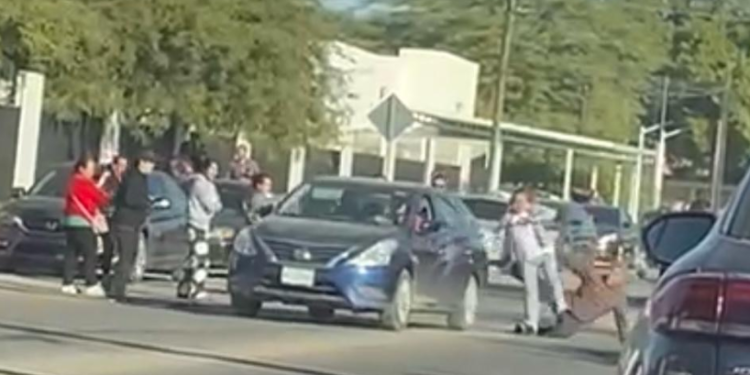 Atropellan a manifestantes en Hermosillo.