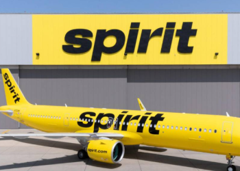 Tras ser atacado con armas de fuego, desvían vuelo de EU que se dirigía hacia Haití.