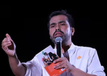 Jorge Álvarez Máynez se registra como candidato a dirigente nacional de Movimiento Ciudadano.