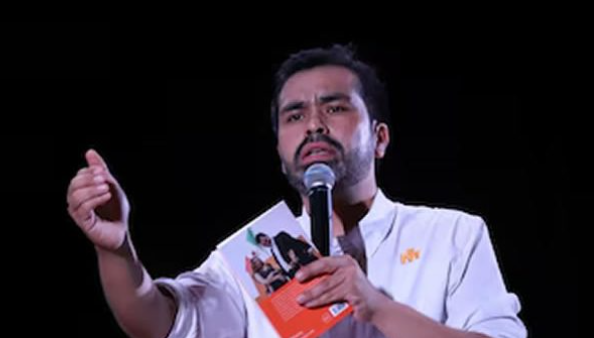 Jorge Álvarez Máynez se registra como candidato a dirigente nacional de Movimiento Ciudadano.