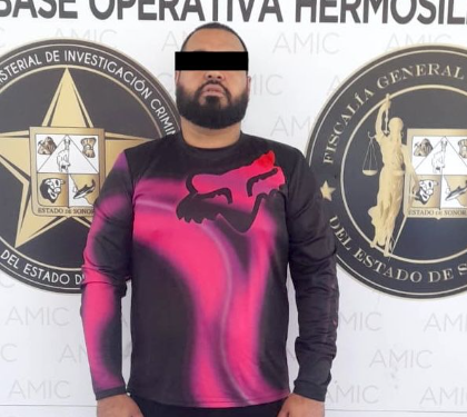 Operativo conjunto de cateo detiene a una persona y asegura droga y alcohol.