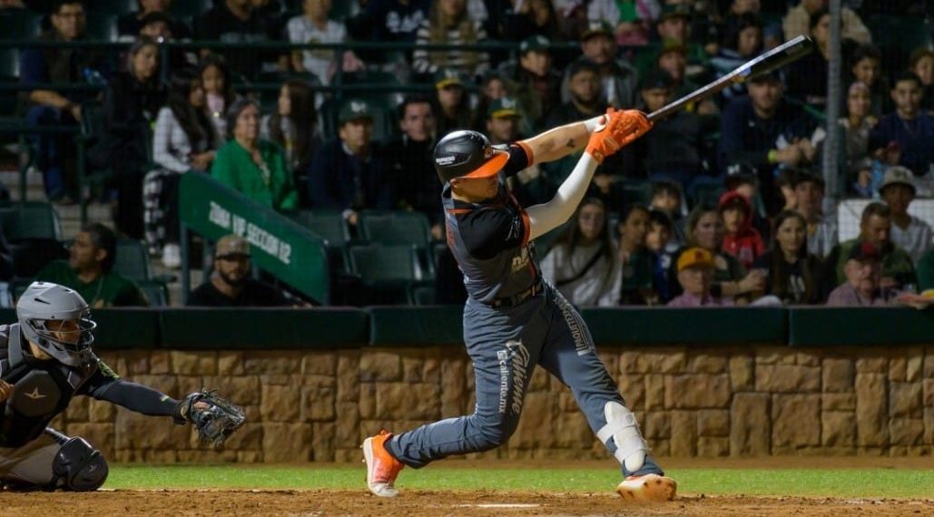 Naranjeros triunfa en extra innings y se queda con la serie en Los Mochis.