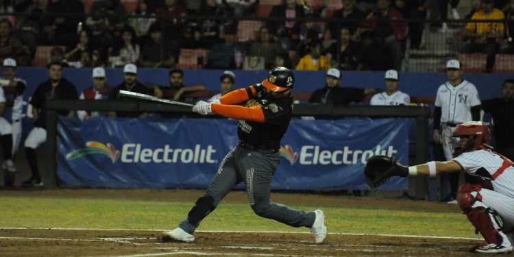 Naranjeros se lleva en extra innings la serie en Navojoa.