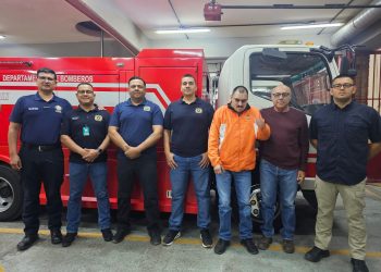 Reciben Bomberos de Hermosillo capacitación internacional sobre incendios en edificios altos.