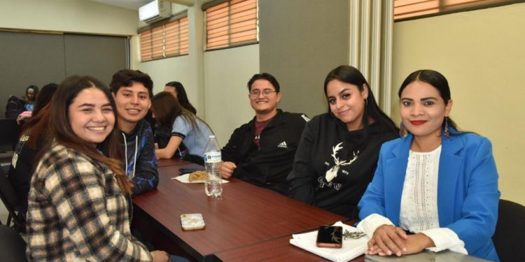 Organiza Creson Primer Foro de Investigación Educativa para Normalistas.