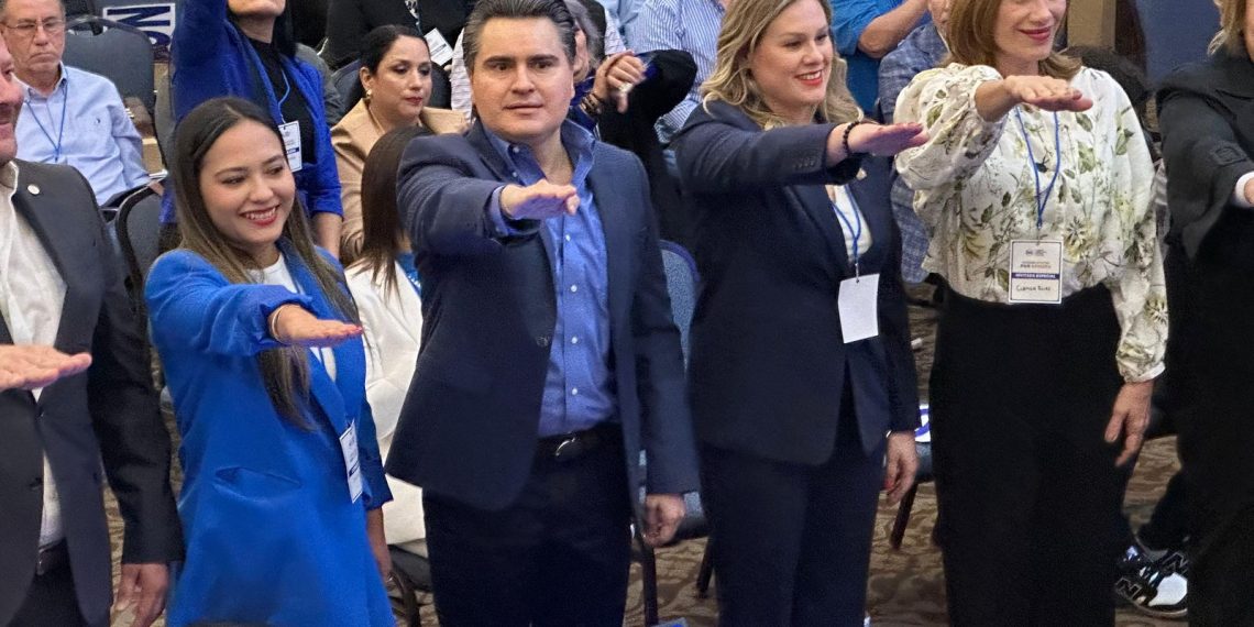 Panistas renuevan dirigencia en Sonora; reeligen a Gildardo Real.