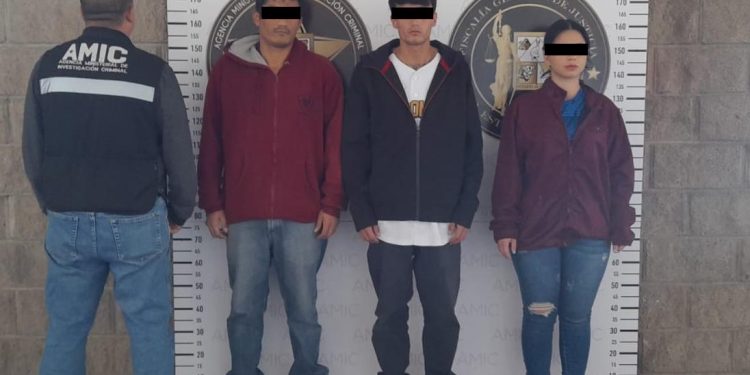 Cateo positivo en Hermosillo resulta en detención de tres personas y aseguramiento de droga.