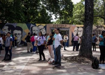 Investigan intoxicación masiva en Venezuela: hay 179 personas afectadas en dos escuelas.