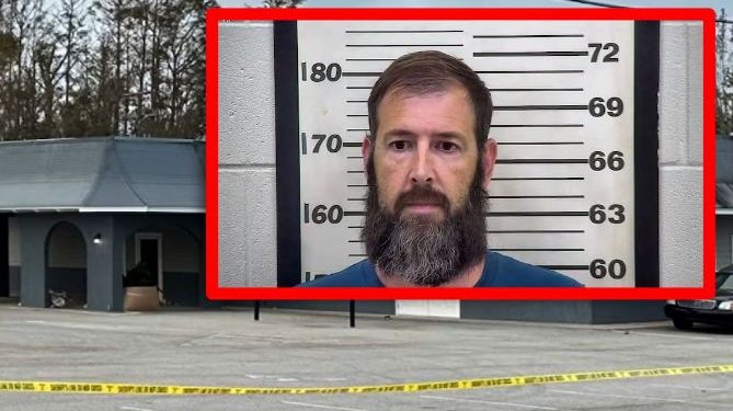 Dueño de una funeraria es desalojado y encuentran abandonados 18 cuerpos en descomposición, incluidos niños.