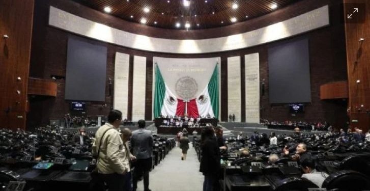 Diputados aprueban la fusión del IFT y Cofece, y la desaparición de cinco organismos autónomos.