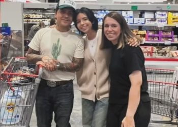 Ángela Aguilar y Christian Nodal en el supermercado y genera halagos a la pareja; “muy sencillos”.
