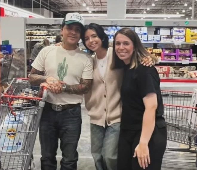 Ángela Aguilar y Christian Nodal en el supermercado y genera halagos a la pareja; “muy sencillos”.
