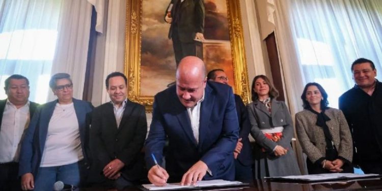 Enrique Alfaro propone iniciativa para que Jalisco se retire del Pacto Fiscal; acusa “maltrato presupuestal”.