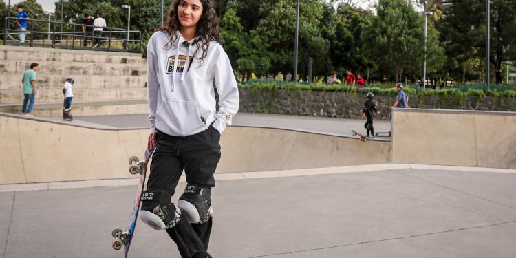 Dan el skateboarding y el IMSS un giro a la vida de Emilia Ojeda, patinadora profesional y ganadora del Premio Estatal del Deporte 2024.