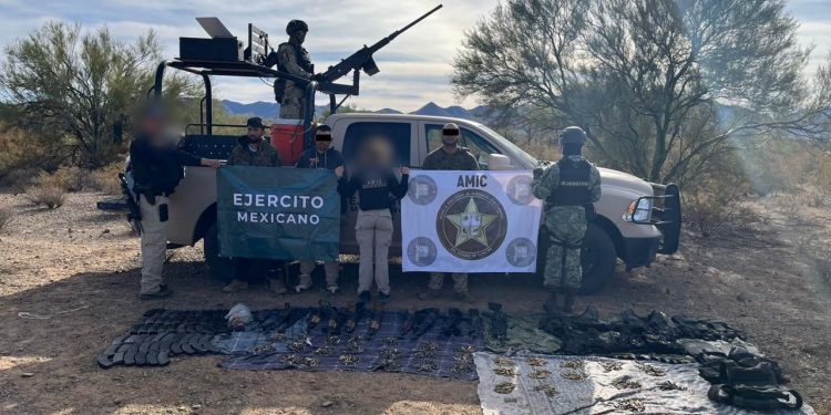 Autoridades repelen agresión, detienen a siete personas y aseguran arsenal en Caborca.