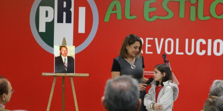 Honra el PRI Sonora trayectoria como militante priista del profesor Luis Peterson.