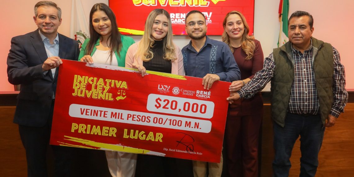 Premian a ganadores del concurso “Iniciativa de Ley Juvenil 2024”.