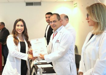 Culminan estudiantes de medicina su internado de pregrado en Isssteson.