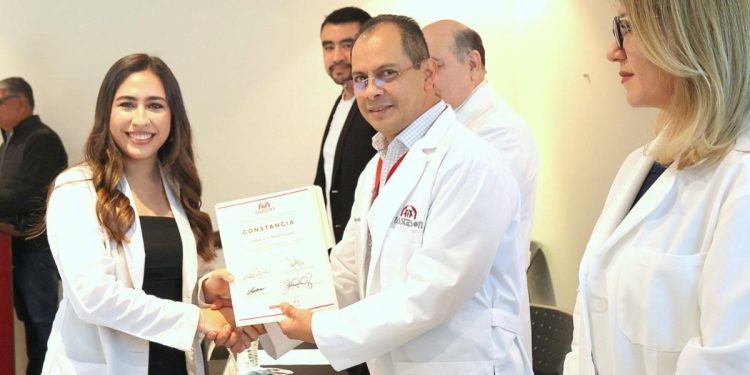Culminan estudiantes de medicina su internado de pregrado en Isssteson.