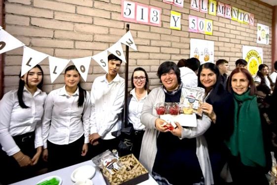 Estudiantes de Conalep Sonora presentan productos innovadores en la Feria de Proyectos Finales 2024.