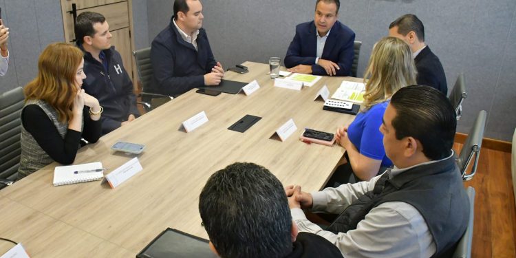 Con la prioridad de atender a la población vulnerable, Toño Astiazarán el Consejo Municipal de Salud de Hermosillo.