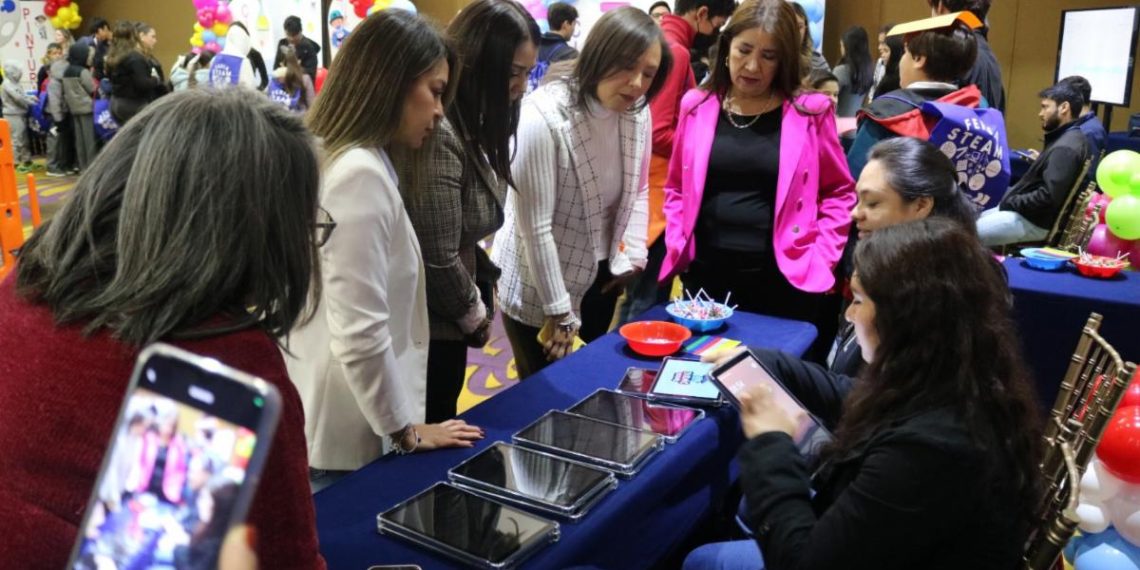 SEC potencia aptitudes de niñas y niños sobresalientes.