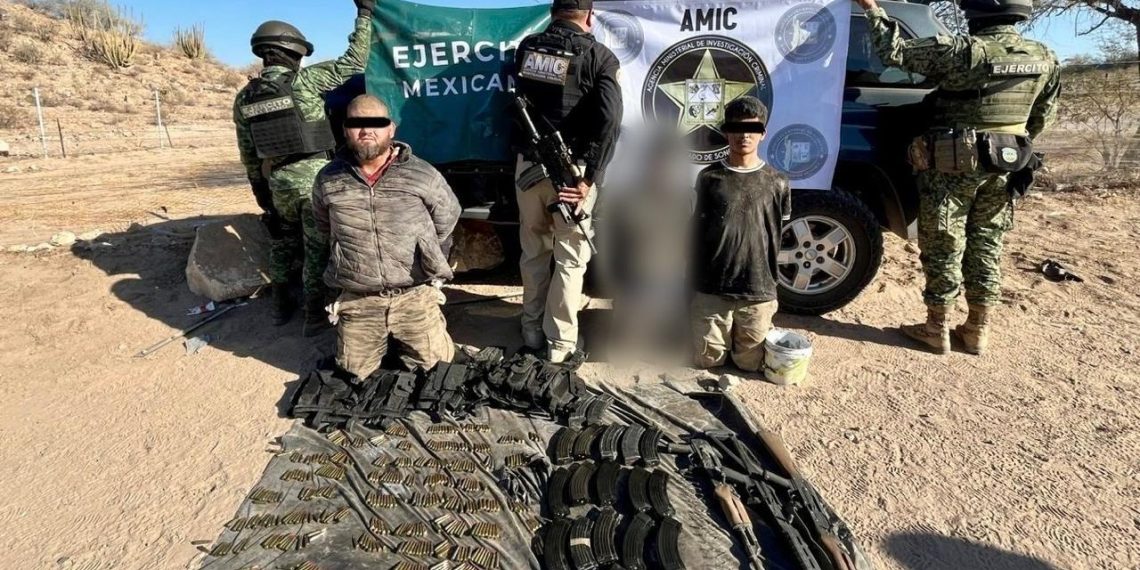 Operativo conjunto AMIC y DEFENSA detiene a tres sujetos armados, asegura vehículo y equipo táctico en Caborca.