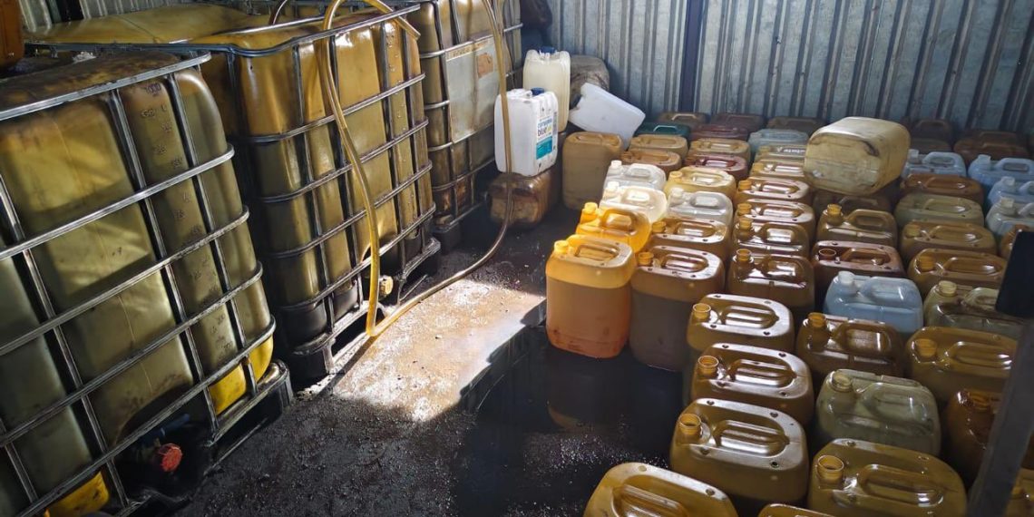 Operativo conjunto de AMIC y DEFENSA asegura hidrocarburo y detiene a cuatro personas por probable “huachicoleo”.