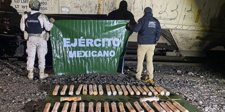 Operativo conjunto AMIC y DEFENSA asegura narcótico en vagón de tren en Nogales.