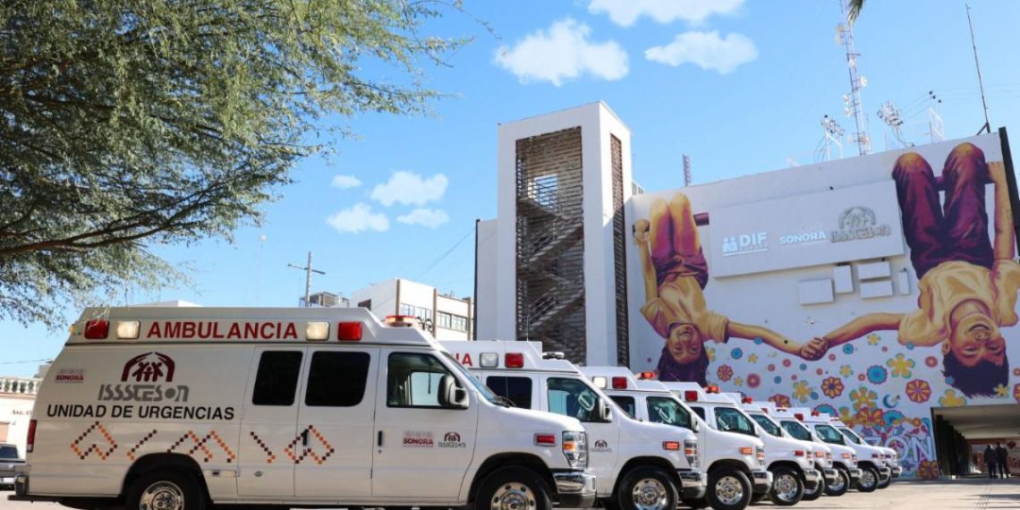Gobierno de Sonora fortalece a Isssteson con ocho nuevas ambulancias y respaldo presupuestal.