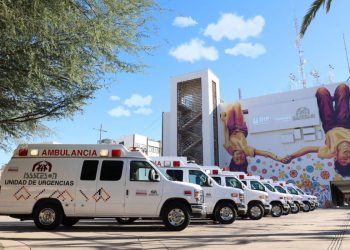Gobierno de Sonora fortalece a Isssteson con ocho nuevas ambulancias y respaldo presupuestal.