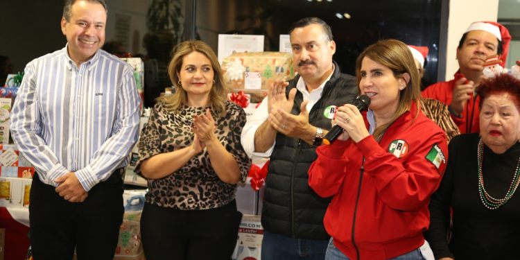 ¡Celebramos con nuestros líderes del PRI! todo mi reconocimiento a ellos por su compromiso y lealtad al partido: Lupita Soto.