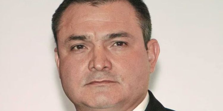 Trasladan a Genaro García Luna a prisión federal de Oklahoma; estaba en cárcel de NY.