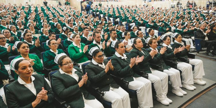 Más de 900 enfermeras y enfermeros concluyeron cursos de especialización en el IMSS. 