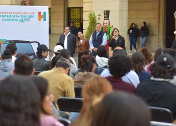 Con gran participación de jóvenes, encabeza Toño Astiazarán jornada de credencialización del H Bus.