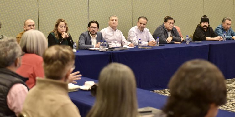 Dialoga Toño Astiazarán sobre proyecto integral de paso desnivel Colosio y Solidaridad con integrantes de Hermosillo ¿Cómo Vamos?