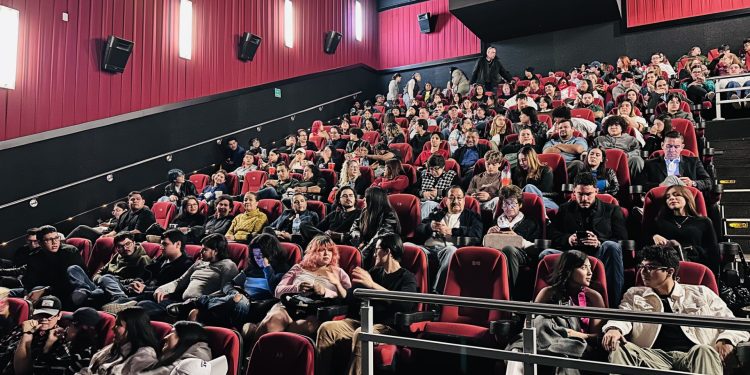 Se exhiben en pantalla grande producciones de estudiantes de Comunicación e Historia.