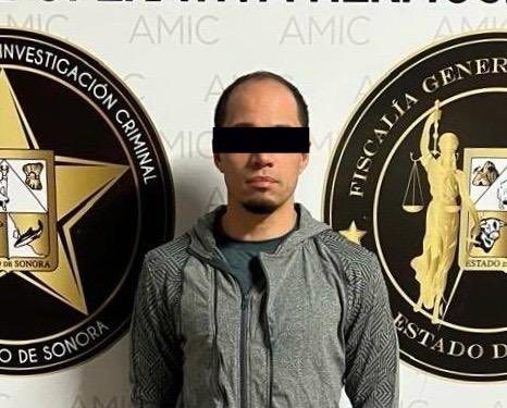 Puso cámara en el baño de mujeres de la oficina y lo descubren.