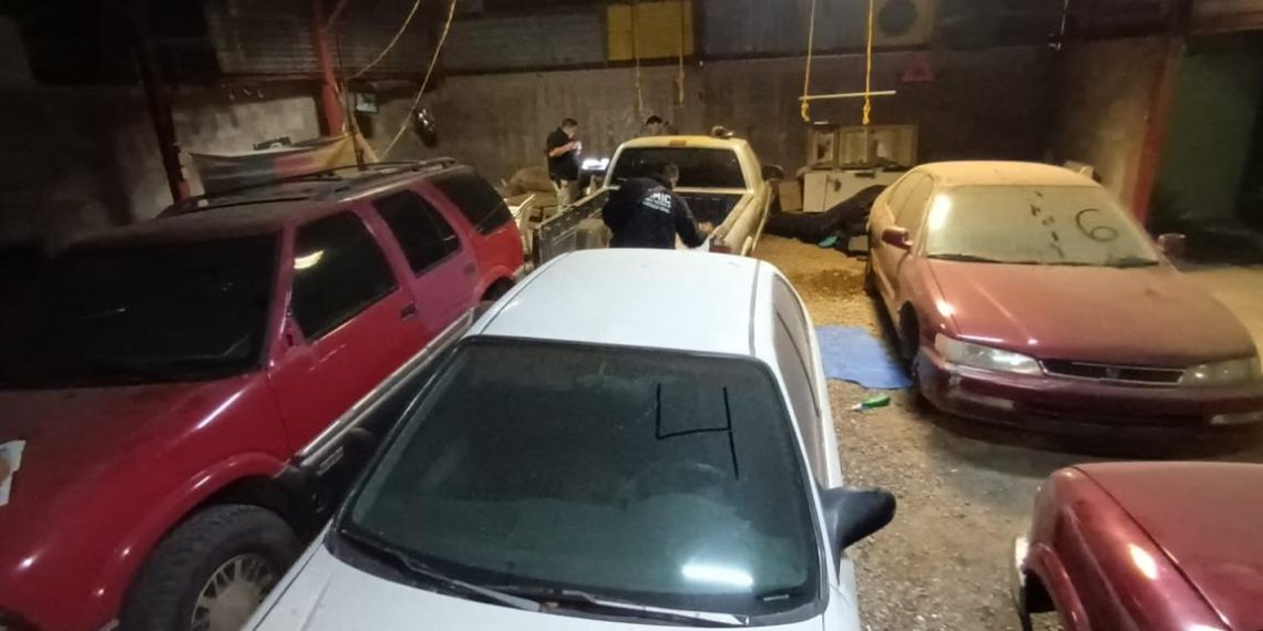 Recupera AMIC siete vehículos con reporte de robo en cateo realizado a taller de auto-detallado en Hermosillo.