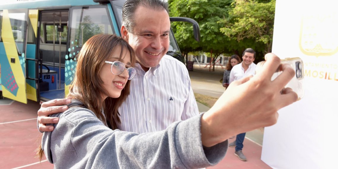 Impulsa Toño Astiazarán participación de jóvenes en programas de gobierno.