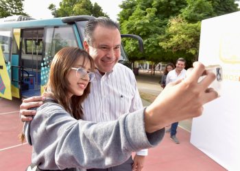 Impulsa Toño Astiazarán participación de jóvenes en programas de gobierno.