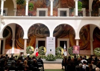 Rinden homenaje a ex gobernador Samuel Ocaña García.