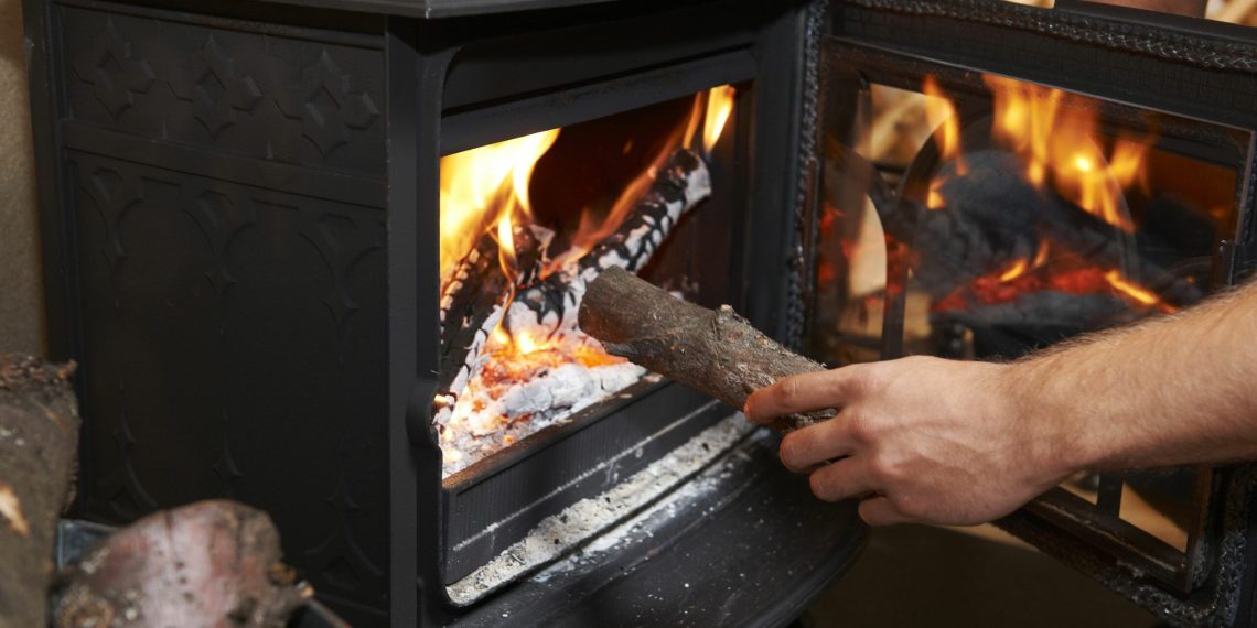 Salud recomienda uso adecuado de aparatos para mitigar el frío.