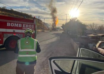 Volcadura en carretera Benjamín Hill deja tres muertos y un herido.