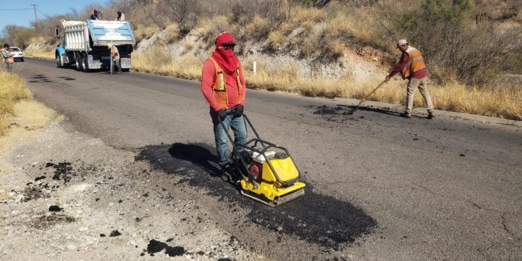 Sonora trabaja en acciones de bacheo y conservación en carreteras del estado.