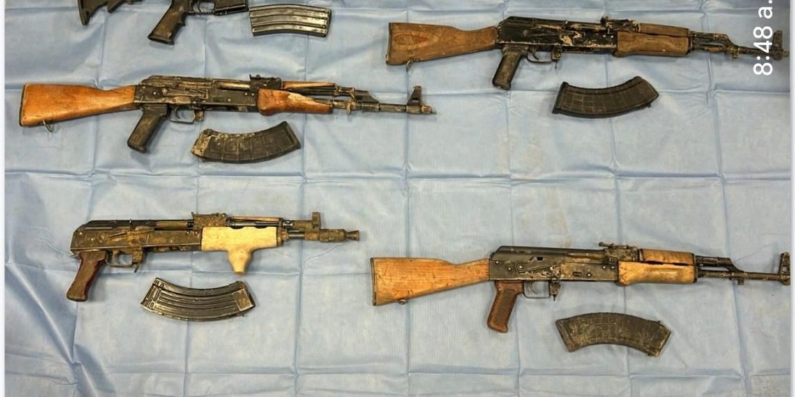 La Policía repele agresión y se neutralizan a ocho generadores de violencia.