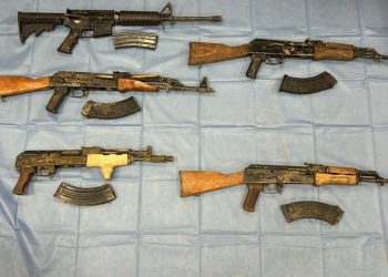 La Policía repele agresión y se neutralizan a ocho generadores de violencia.